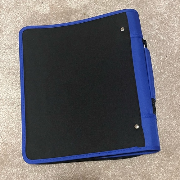 New Five Star blue zipper binder - Picture 2 of 2